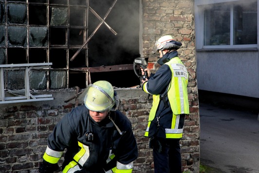 FW-E: Essen-Steele, Westfalenstraße, 05.01.2016, 13.09 Uhr