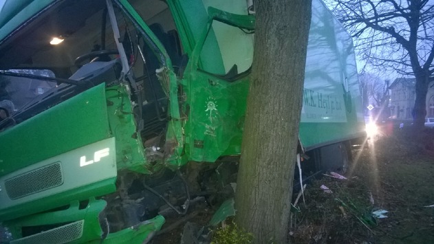 POL-NOM: Schwerer Unfall mit glimpflichem Ausgang