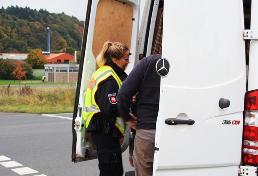 POL-HM: Tag des Einbruchschutzes - Bevölkerung nahm Präventionsmaßnahmen positiv auf