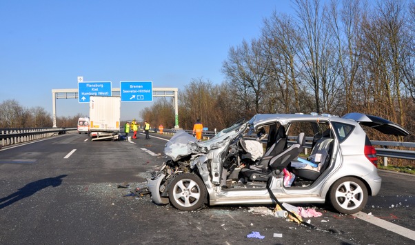 POL-WL: Verkehrsunfall mit einer schwerverletzten Person im Horster Dreieck