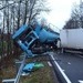 POL-NI: Tödlicher Unfall - Klein-LKW kollidiert mit Tanklastzug