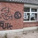 POL-FL: Schuby - tausende Euro Sachschaden: Sprayer beschmierten Grundschule, Kombi und Einfamilienhaus, Zeugen gesucht