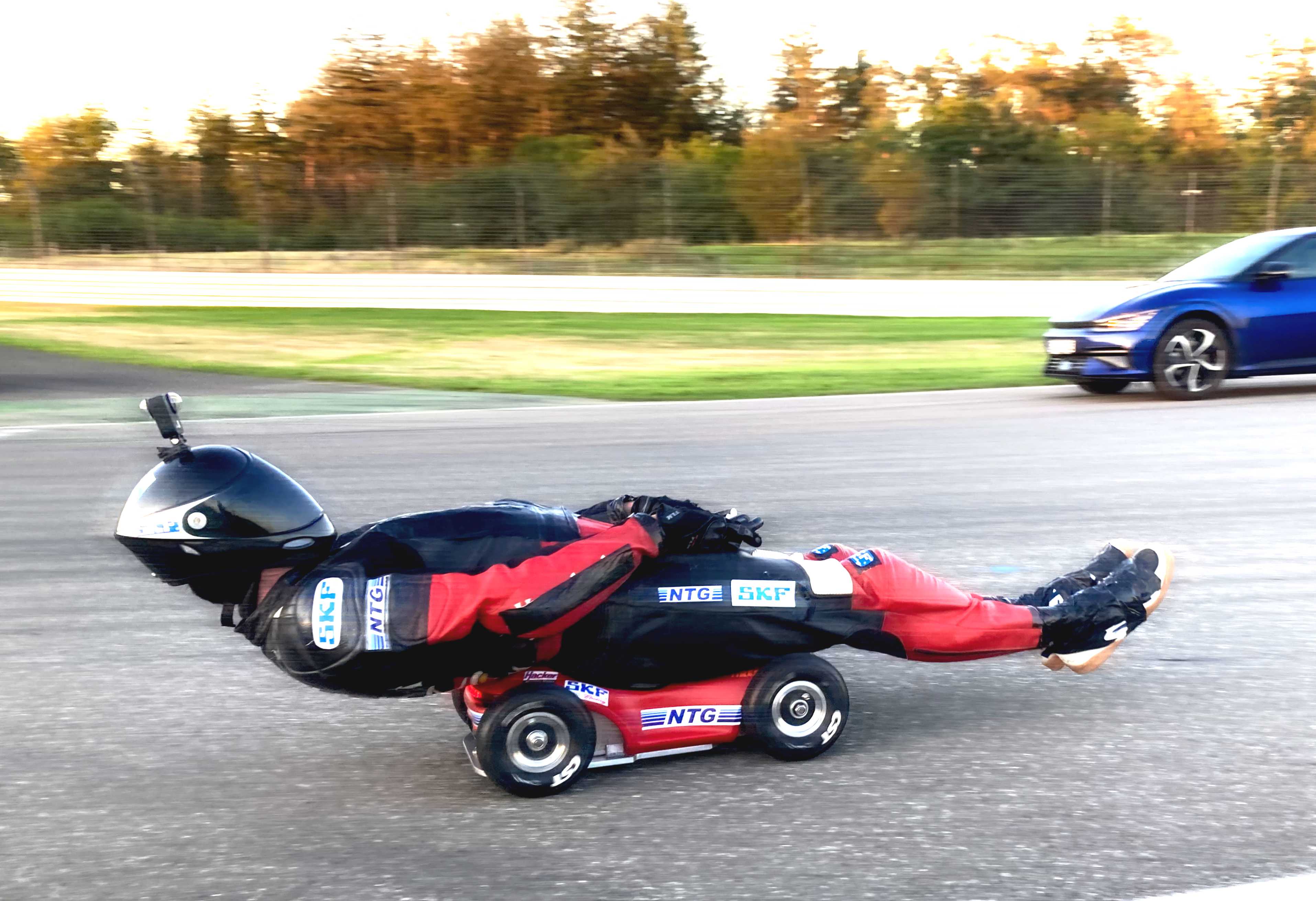 Bobby-Car-Pilot verbessert Geschwindigkeits-Weltrekord