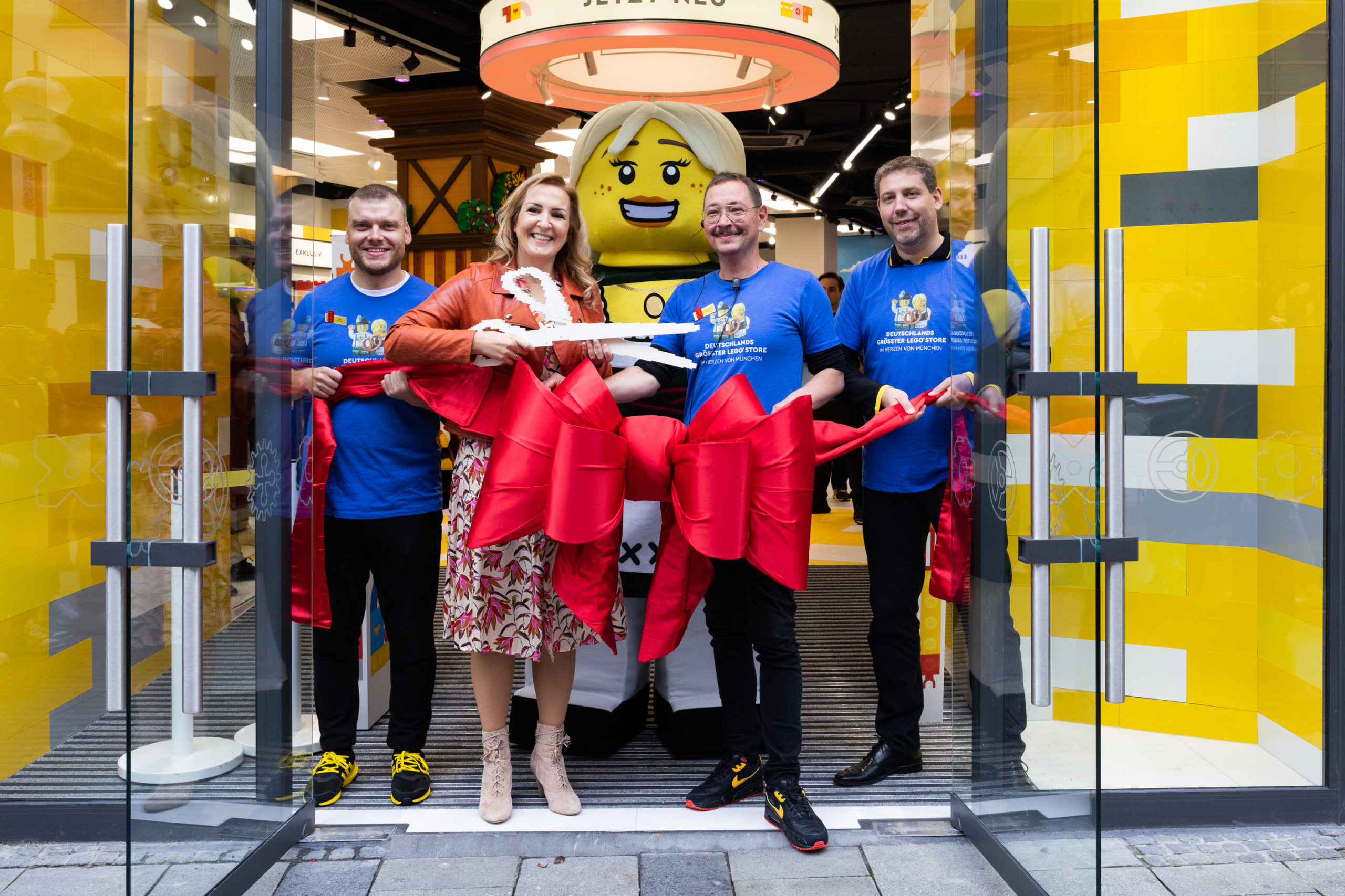 Der größte LEGO® Store Deutschlands ist Herzen Münchens eröffnet |