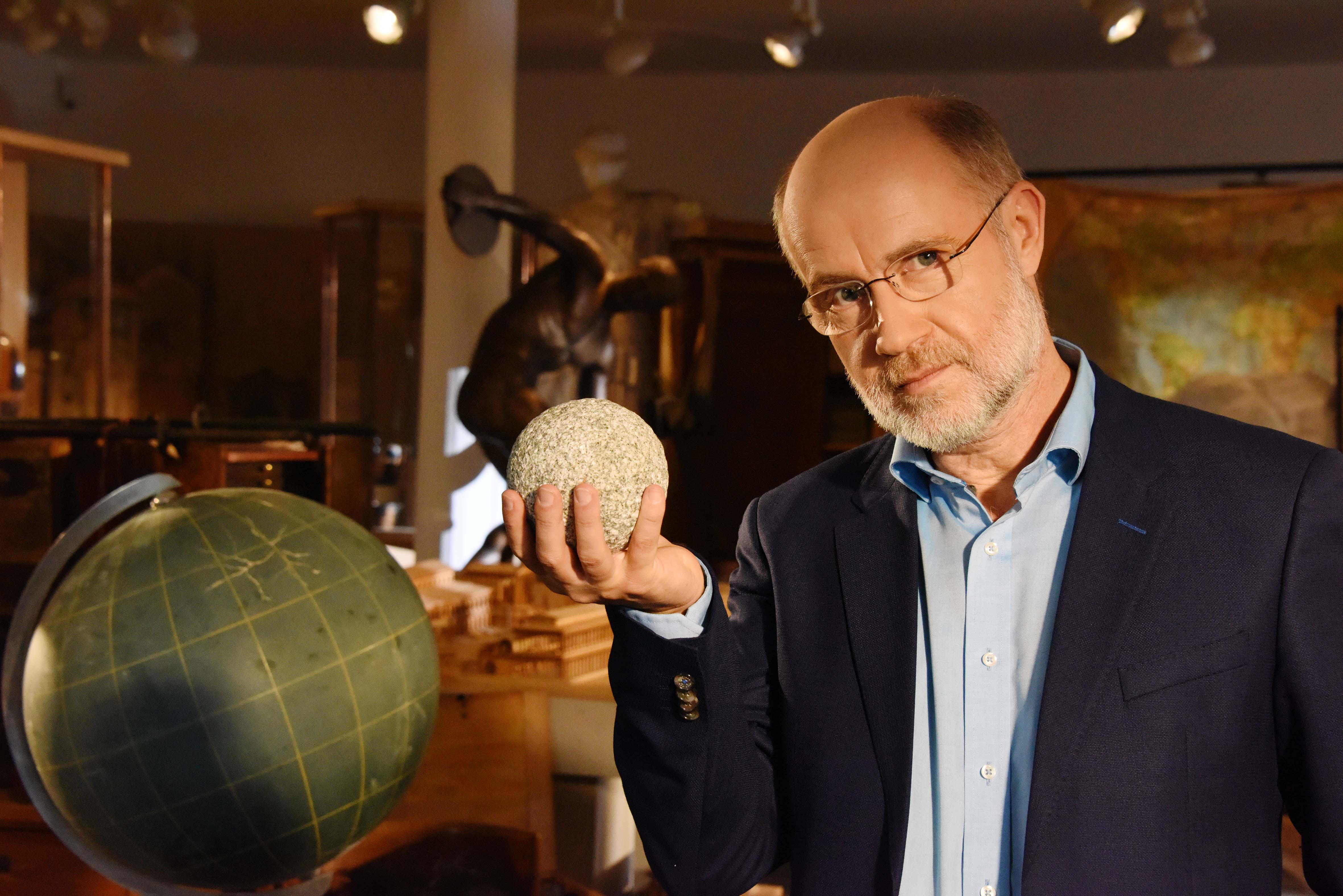 Harald Lesch fr "Terra X"-Doku im ZDF ungelsten Fllen der Archologie  auf der ... | Presseportal
