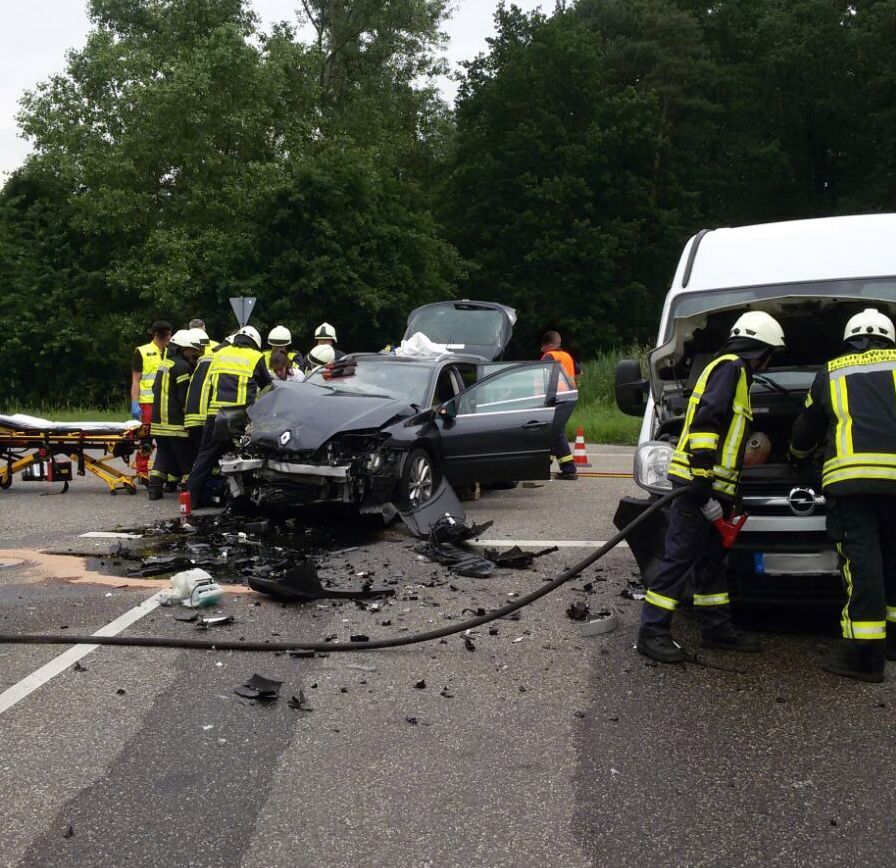 POL-PDNW: Schwerer Verkehrsunfall Mit Drei Verletzten Personen ...