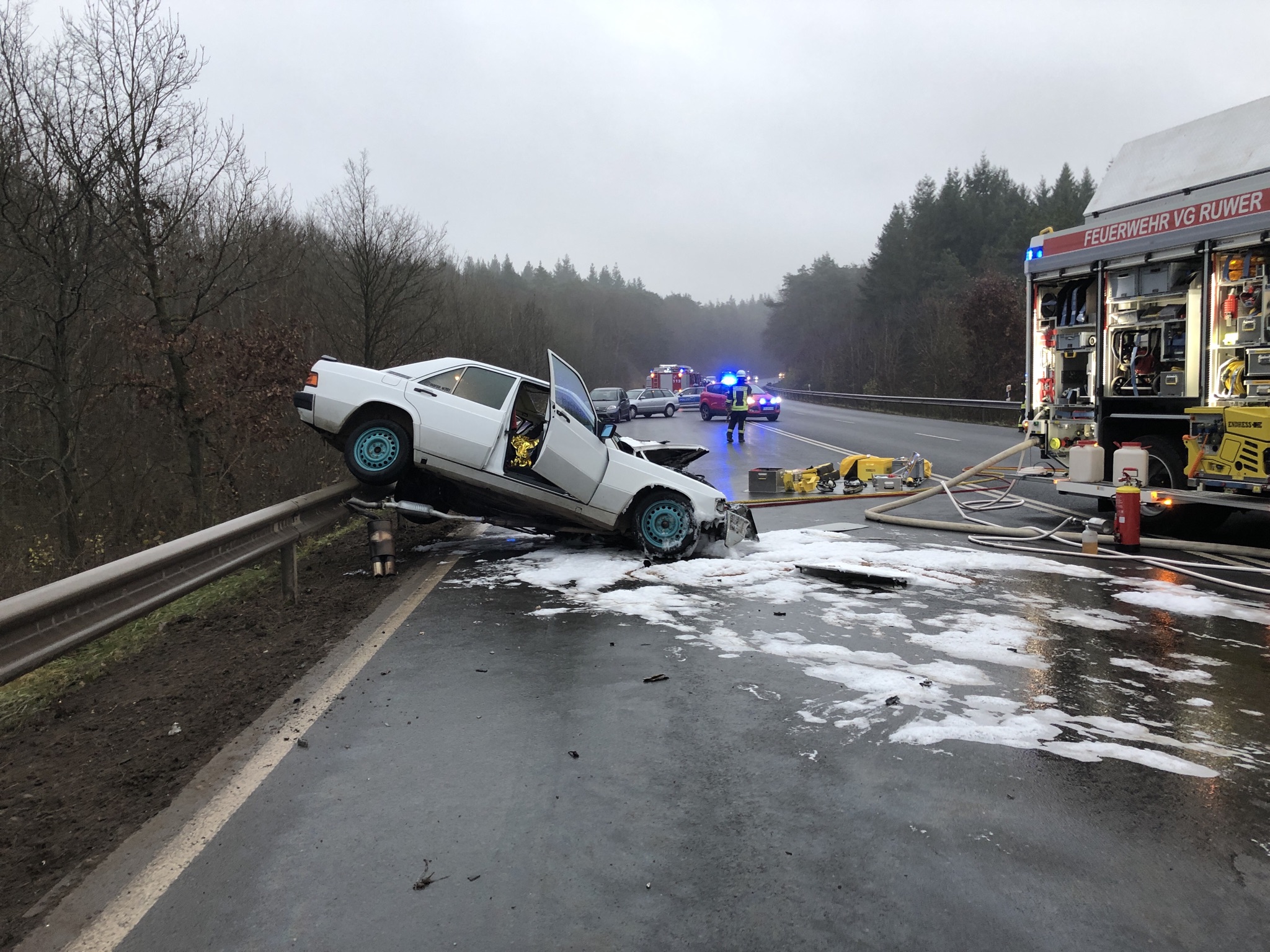 pol pdtr 18 jahriger autofahrer stirbt bei mertesdorf presseportal