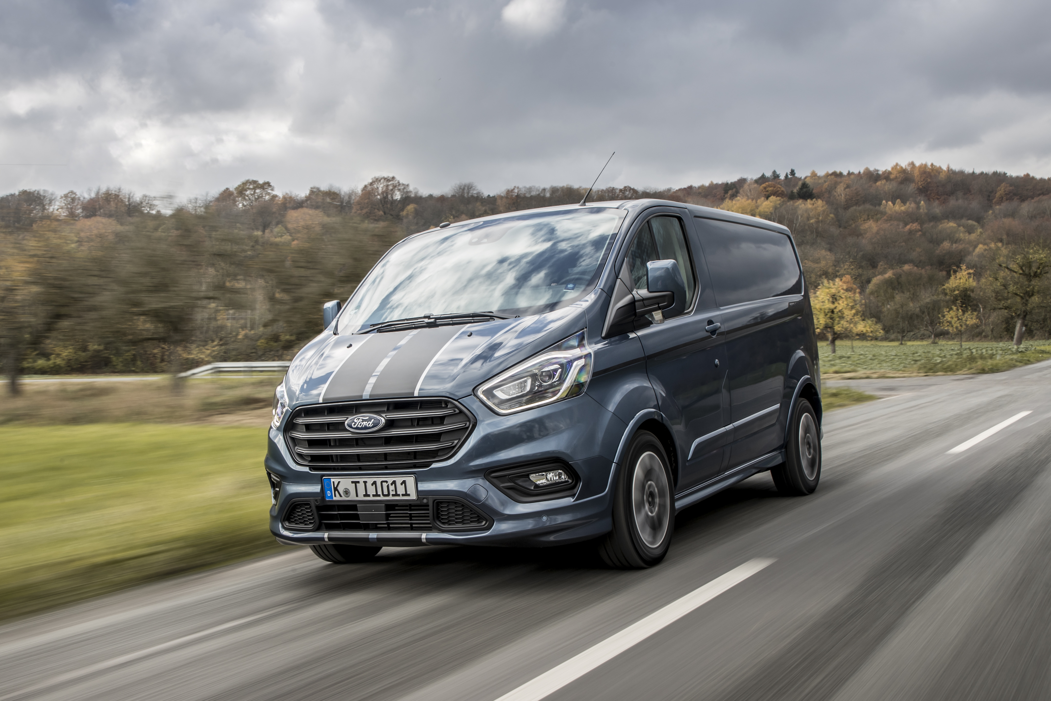 Ford Transit Custom legt bei Design, Wirtschaftlichkeit und Technologie  neue Messlatte