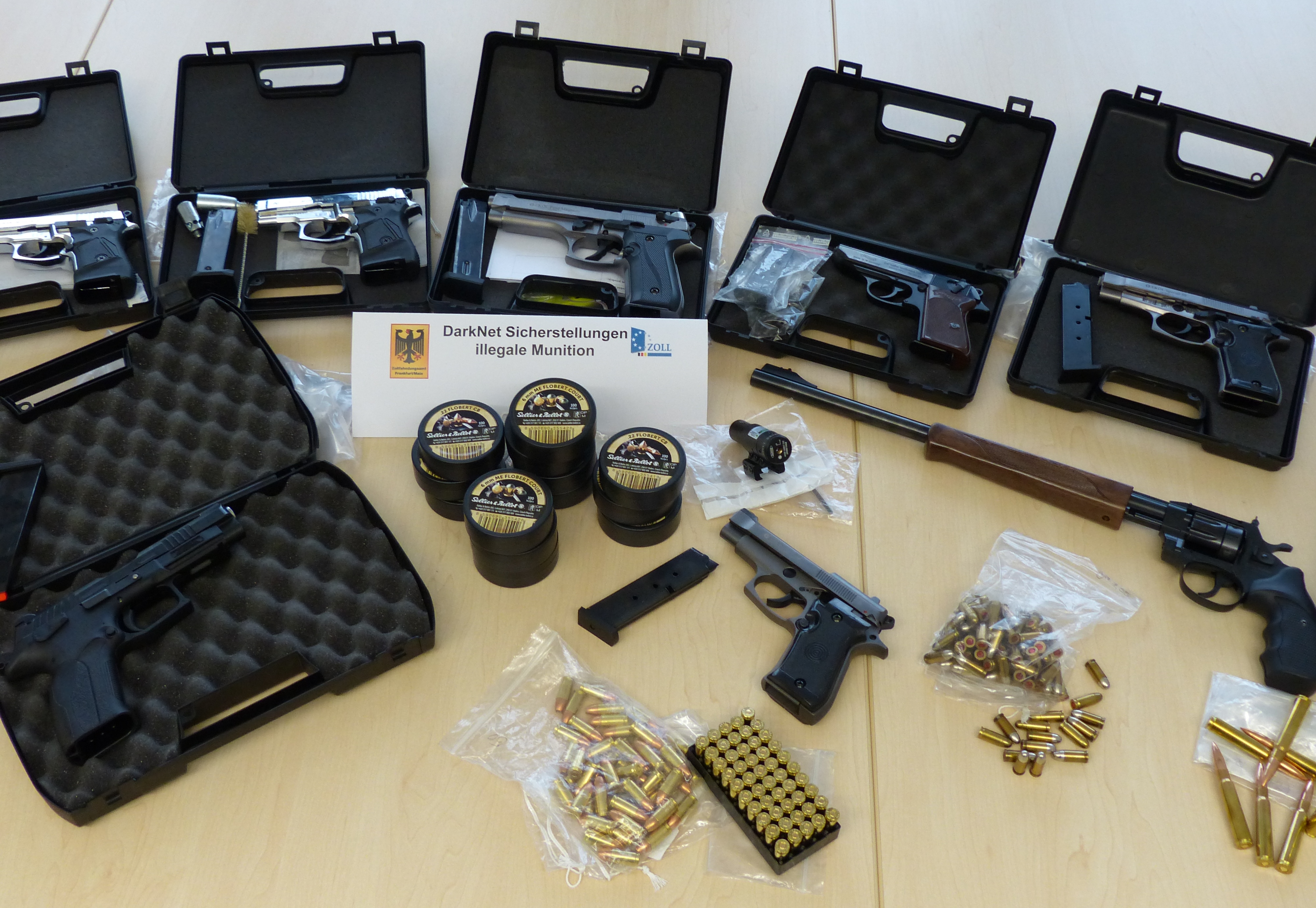 Zollfahndung erfolgreich im Kampf gegen den illegalen Waffenhandel im Darknet