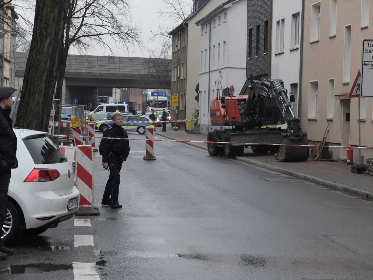 Fw Ge Explosionsgefahr Nach Gasaustritt In Gelsenkirchen Schalke Gasleitung Wird Presseportal