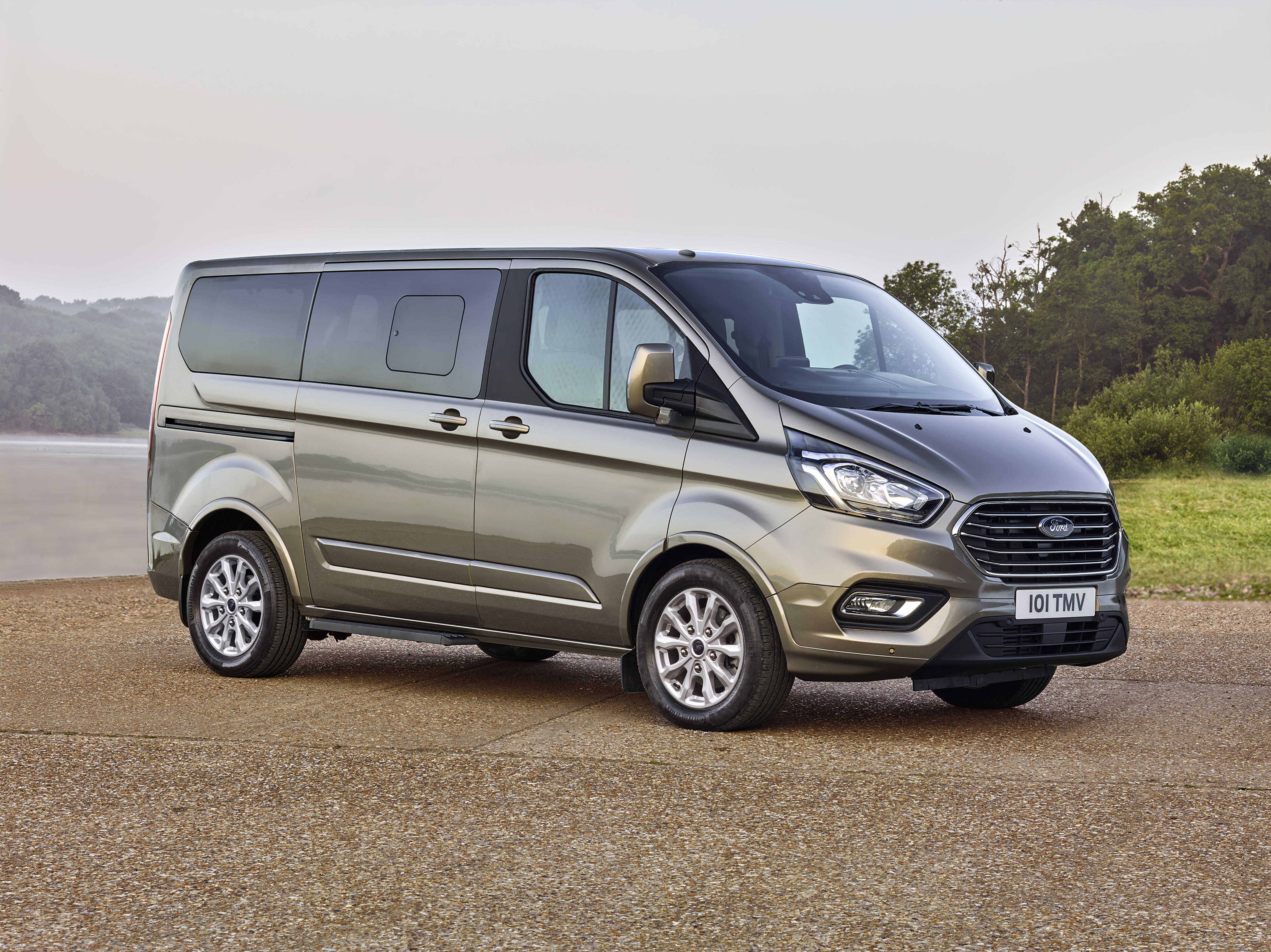 Neuer Ford Tourneo Custom: der ideale Personentransporter für Business und  Freizeit