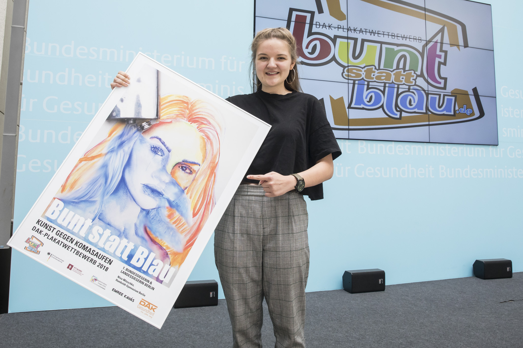Komasaufen Berliner Schulerin Gewinnt Dak Plakatwettbewerb Bunt Statt Blau 18 Presseportal
