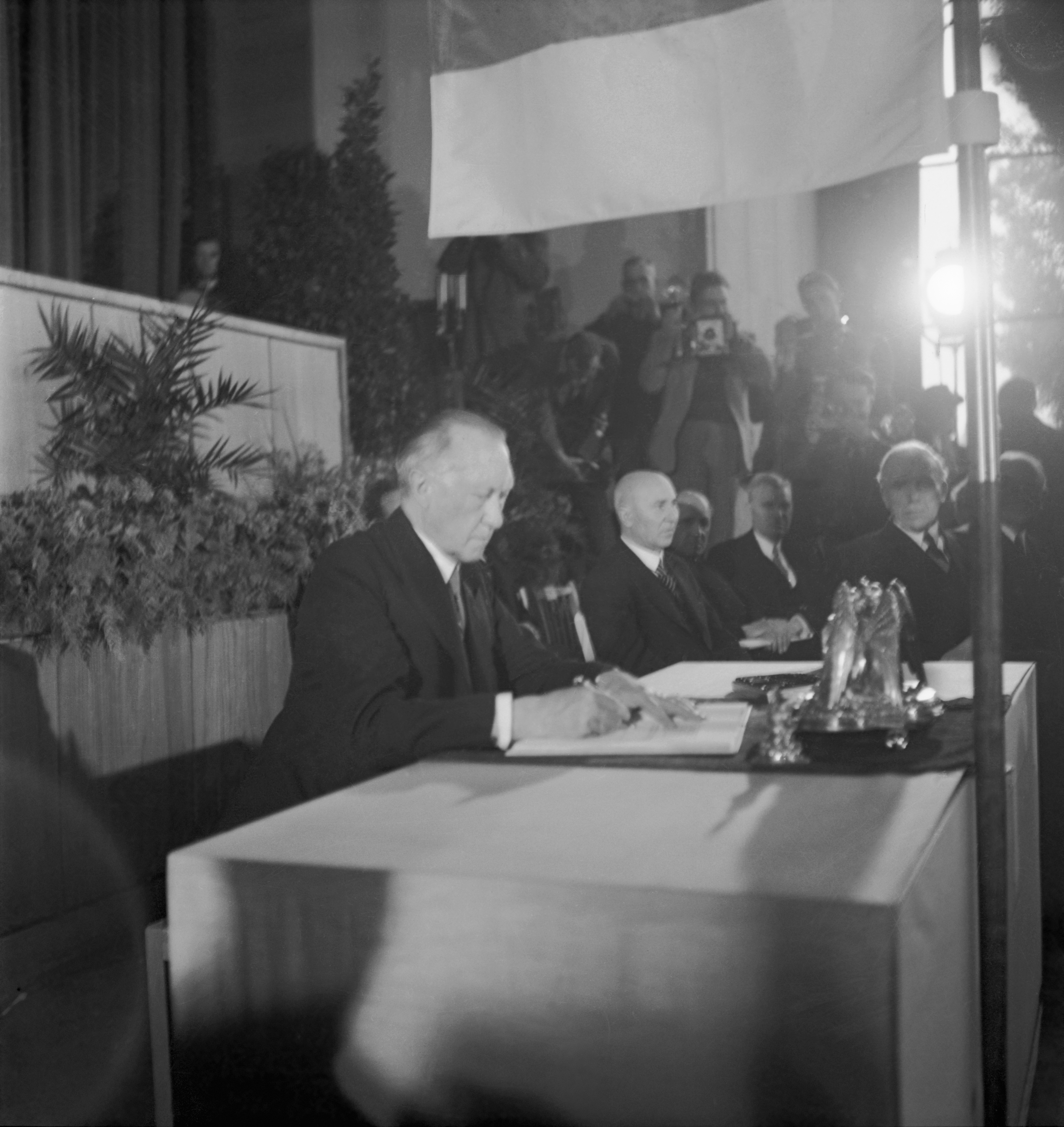 Die Erfindung Der Bundesrepublik Deutschland Als Bad