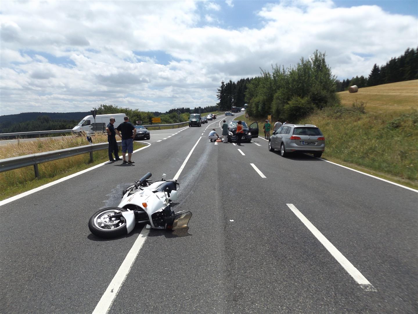 pol pdmy verkehrsunfall mit schwer verletztem motorradfahrer auf der b 412 nahe presseportal