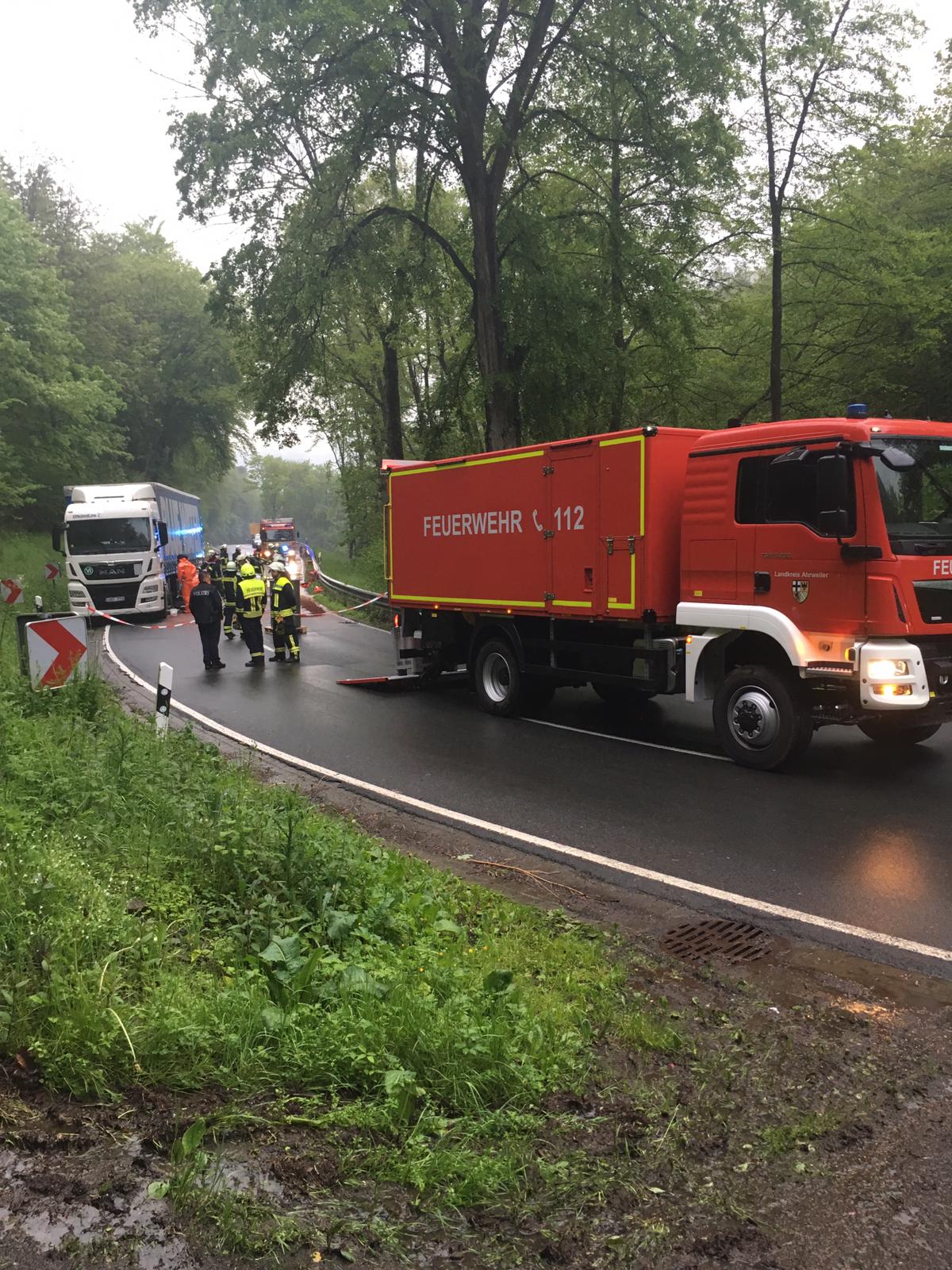 POL-PDMY: Sperrung Der B 257 Nach LKW-Unfall | Presseportal