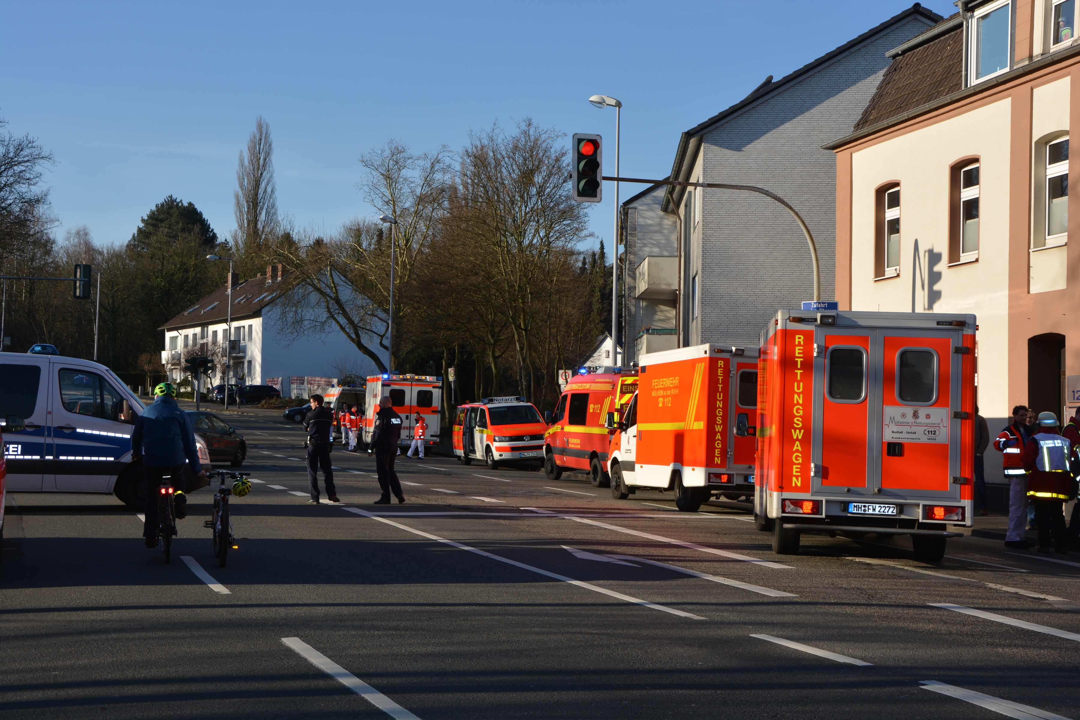 FW-MH: Brand in Zahnarztpraxis fordert sechs verletzte ...