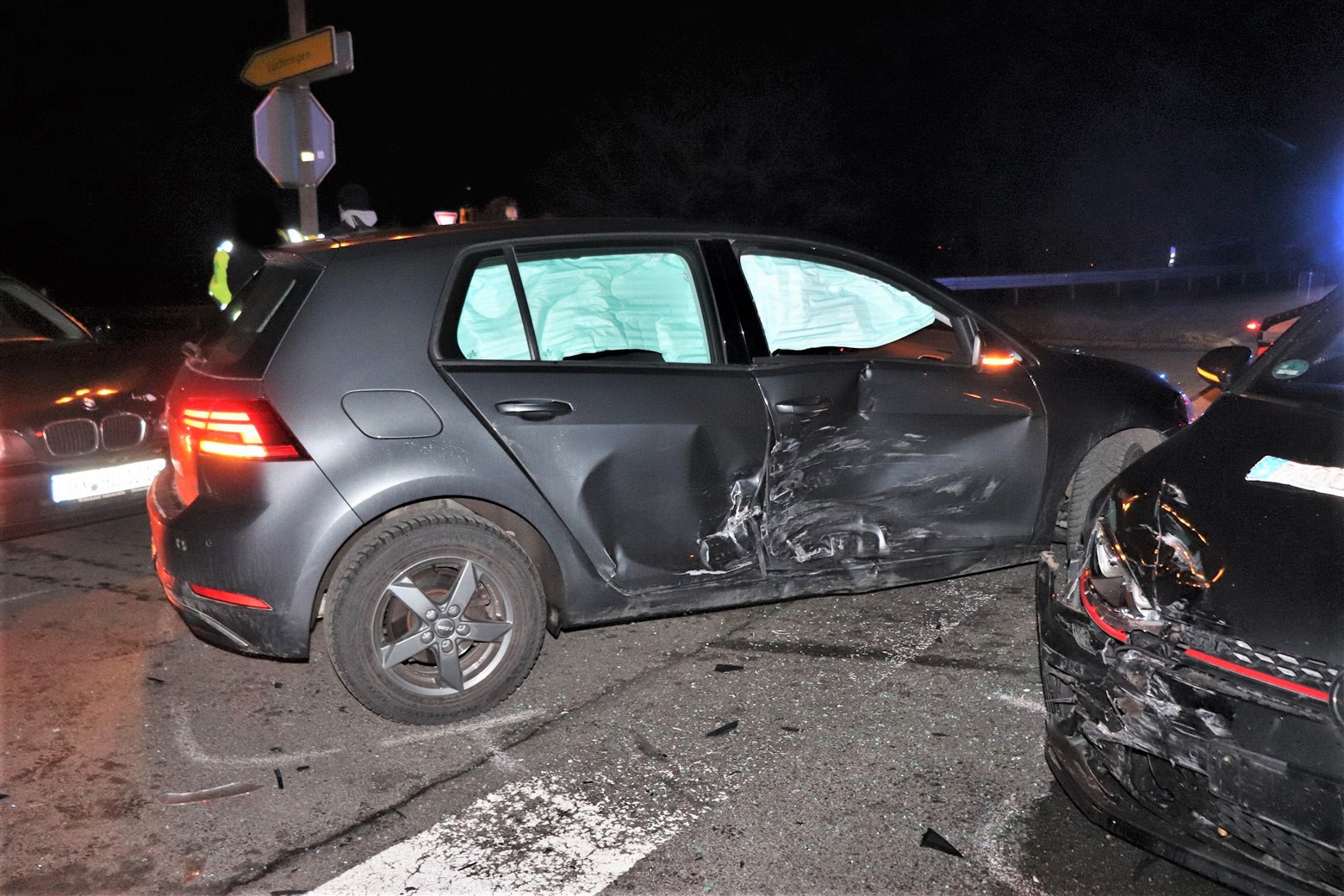 POL-HX: Drei Autos bei Unfall beschädigt