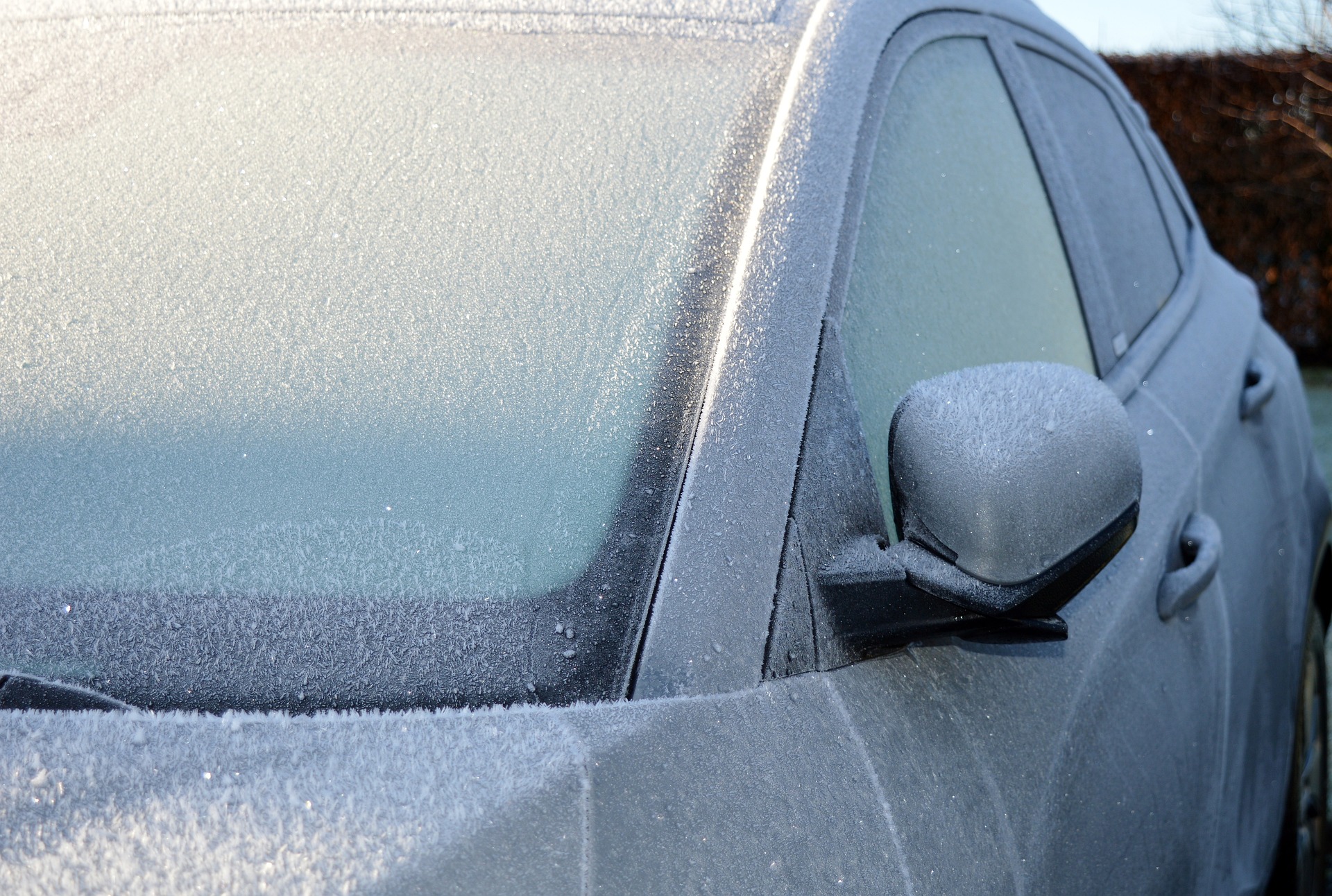 Schnee auf dem Autodach – mit diesen Strafen müssen Sie rechnen