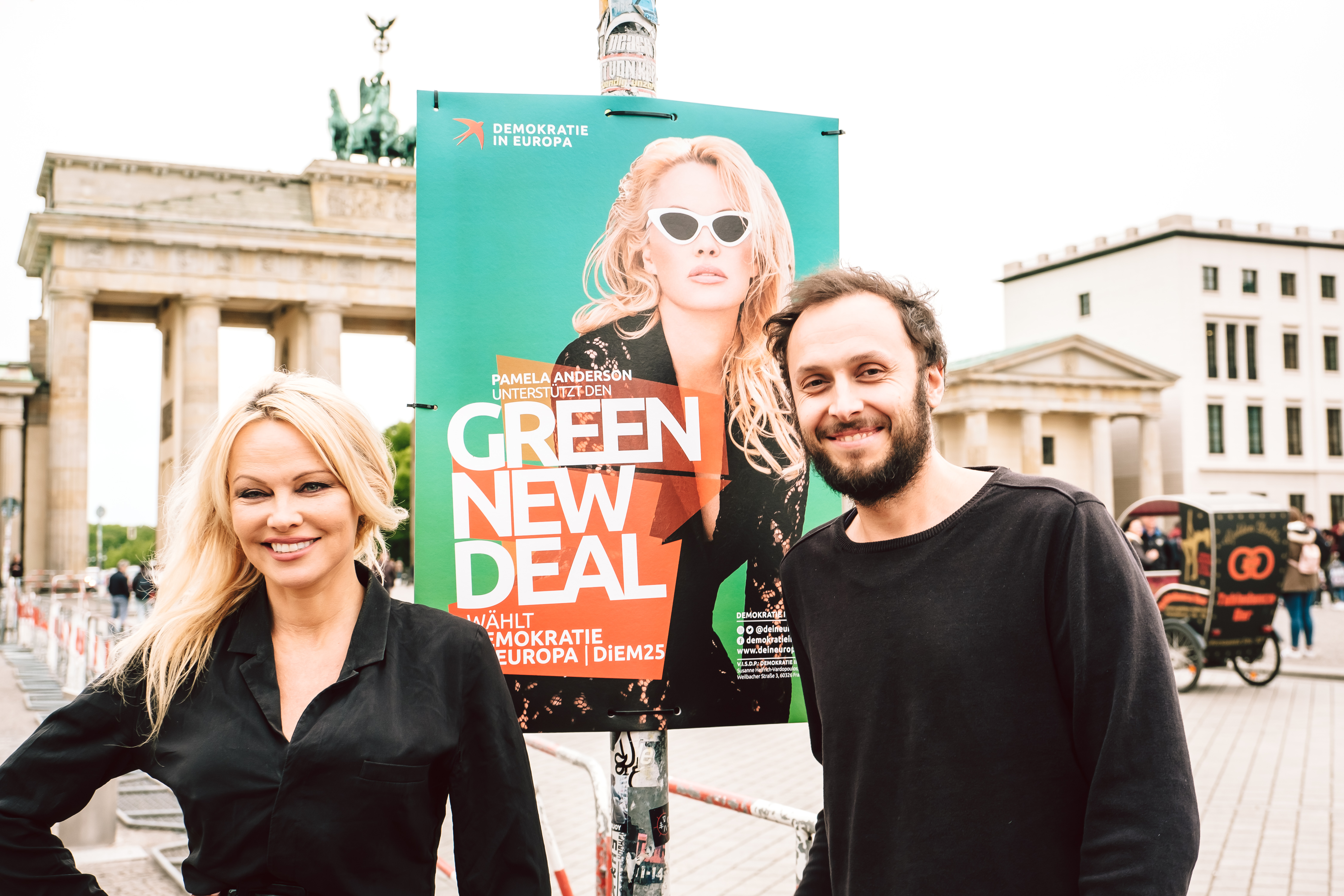 PAMELA ANDERSON unterst tzt Demokratie in Europa DiEM25