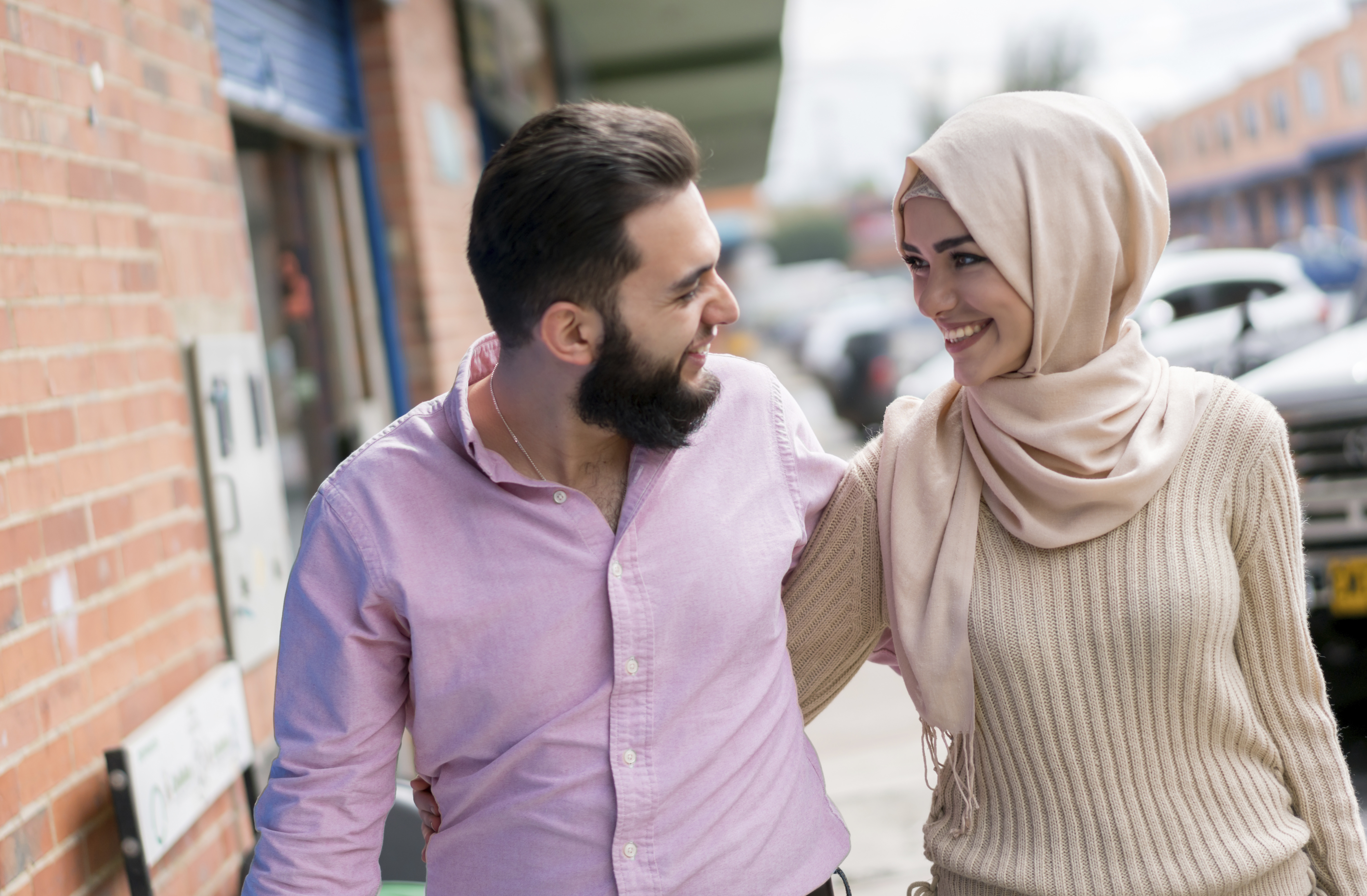 Wie kann man muslimische Frauen kennenlernen? (Deutschland, Religion, Tipps)