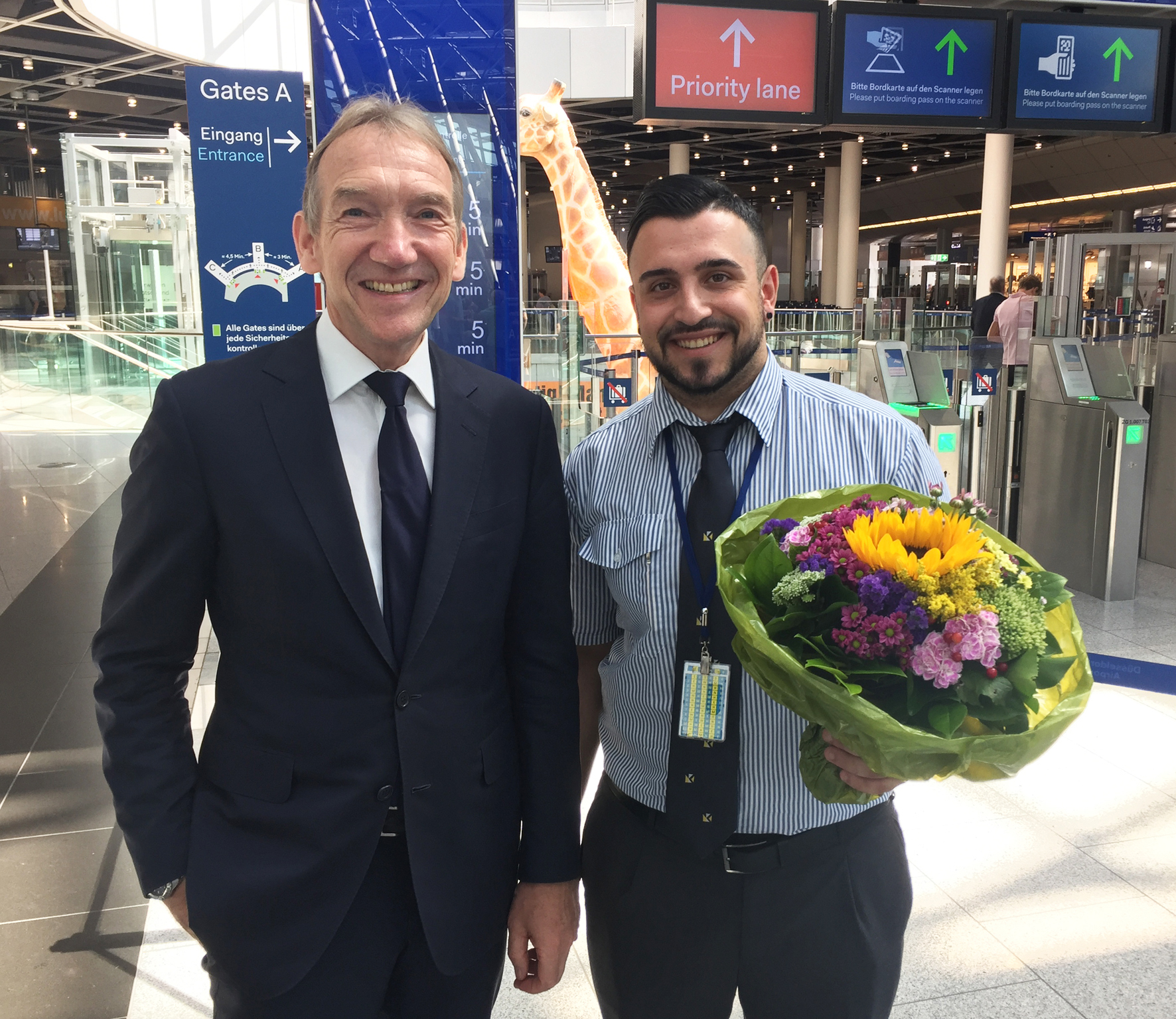 Passagierkontrollen Am Flughafen Dusseldorf Kotter Aviation Security Begrusst Presseportal