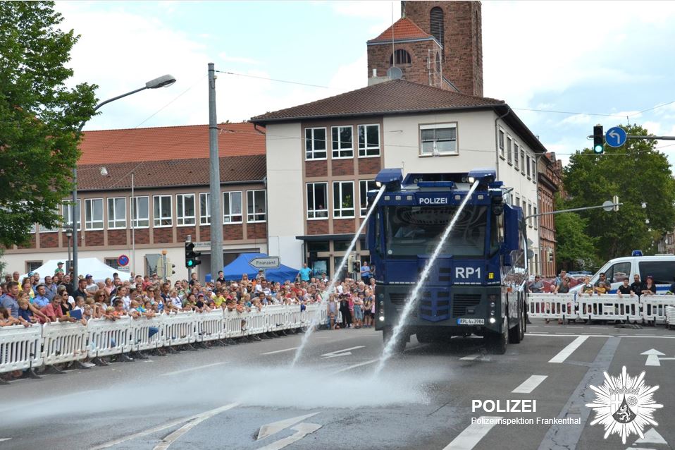 Vorf&uuml;hrung Wasserwerfer