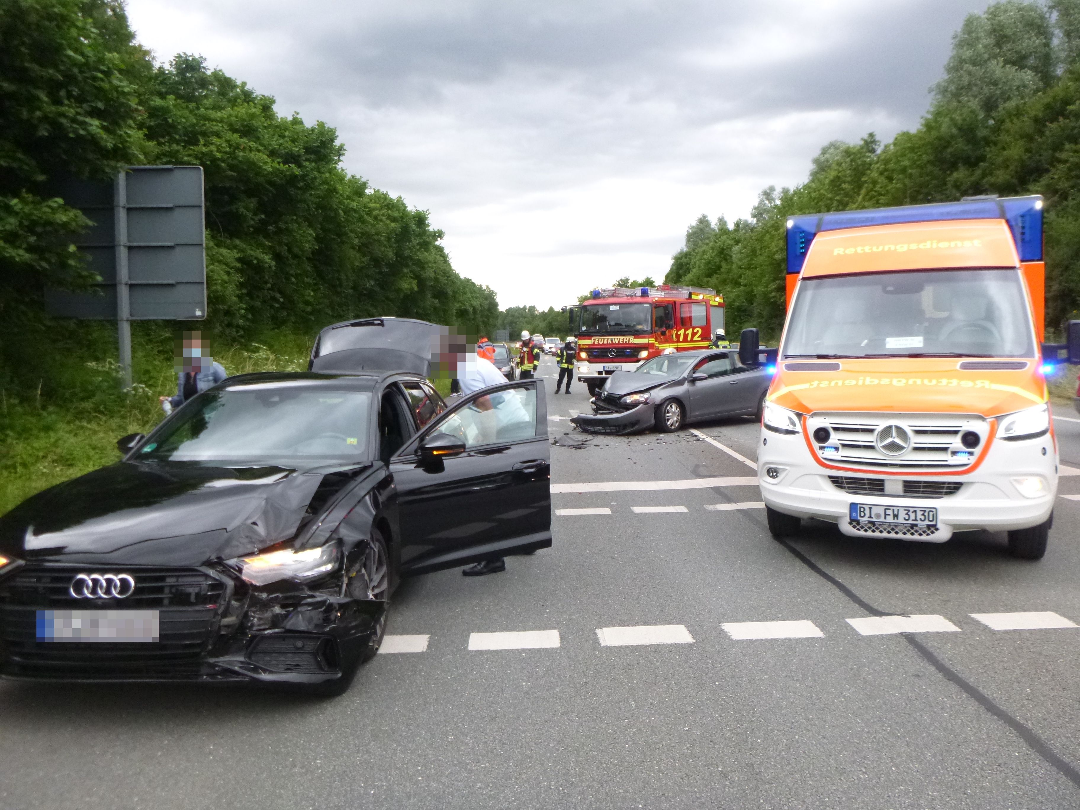 Pol Bi Auffahrunfall Vor Roter Ampel Presseportal