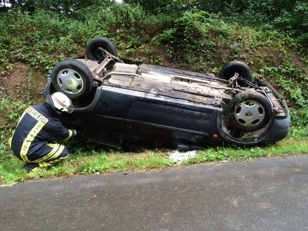 FW-Stolberg: Schwerer Verkehrsunfall und zwei ausgelöste Brandmeldeanlagen