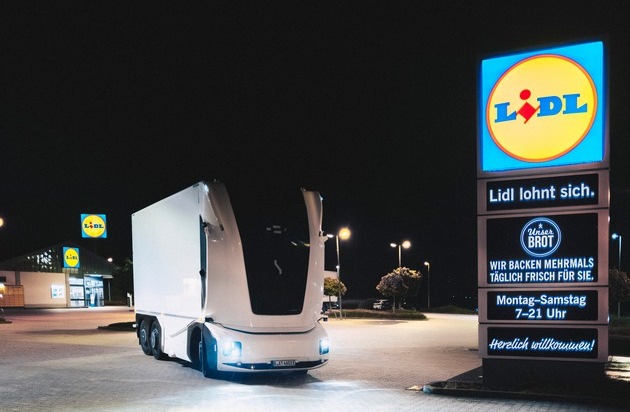 Lidl: Premiere im deutschen Lebensmitteleinzelhandel: Lidl und Einride bringen E-LKW mit autonomer Fahrfunktion auf &ouml;ffentliche Stra&szlig;en