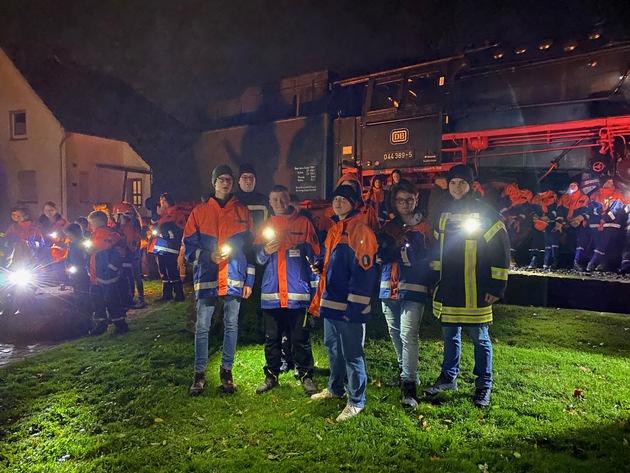 FW-PB: Junge Brandschützer entdecken die Gemeinde Altenbeken