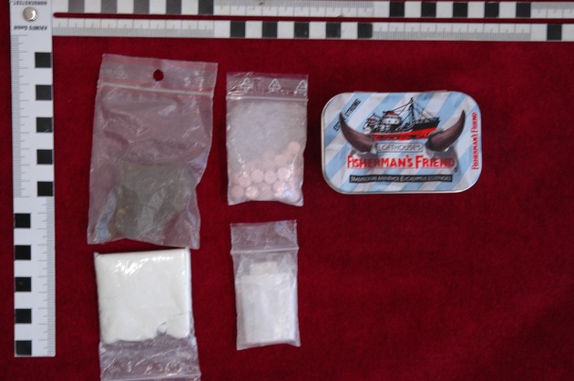 POL-GOE: (1255/2007) Drogenfund bei richterlicher Durchsuchung - Polizei beschlagnahmt ein Kilo Haschisch und weitere Betäubungsmittel; FOTOS im Anhang !