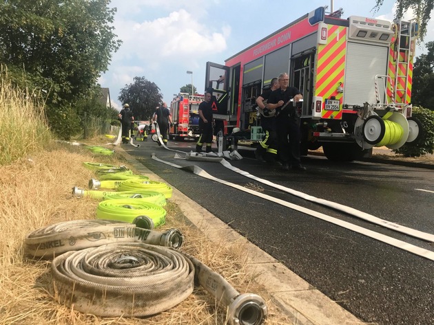 FW-BN: Paralleleinsätze in Bonn
Schwimmer im Rhein und ausgedehnter Flächenbrand in Lengsdorf