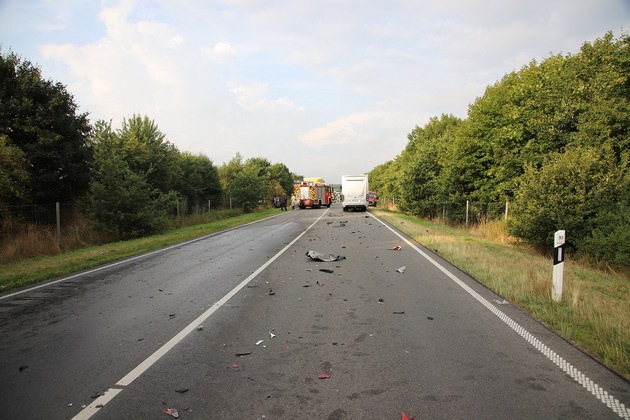 FW-SE: Tödlicher Verkehrsunfall auf der Bundesstraße 205