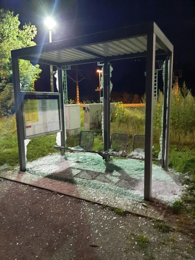 BPOLI KLT: Unbekannte verursachen Sachschaden von mehr als 10.000 Euro am Bahnhof Mehltheuer - Bundespolizei sucht Zeugen