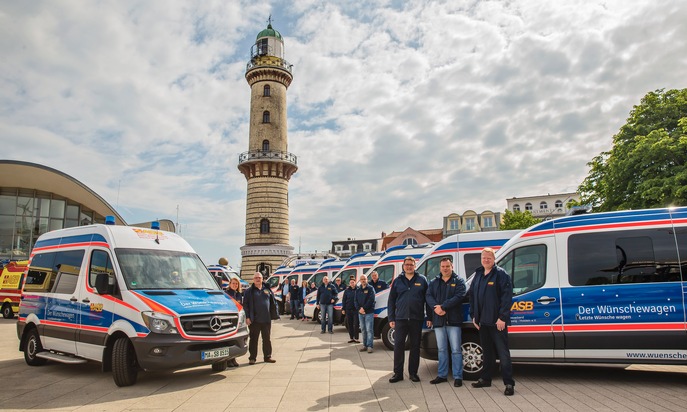 Müntefering startet Wünschewagen für Mecklenburg-Vorpommern