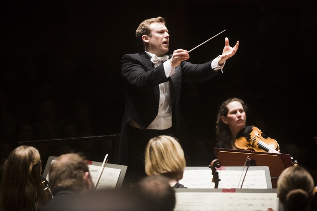Migros-Kulturprozent-Classics: Tournee VI der Saison 2014/2015 / Mahler durch die britische Brille