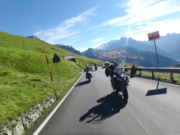 Riding Experience Südtirol: Neues Sommer- und Herbstprogramm für Techniktrainings und Motorradtouren in Südtirol