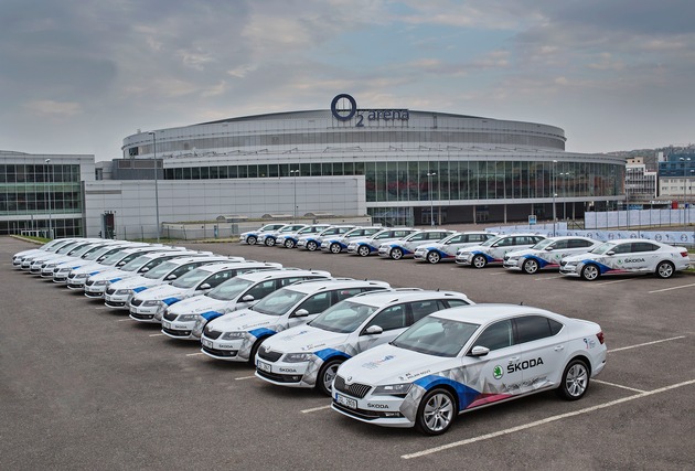 Heimspiel: Der neue SKODA Superb ist automobiles Flaggschiff der IIHF Eishockey-Weltmeisterschaft in Tschechien (FOTO)