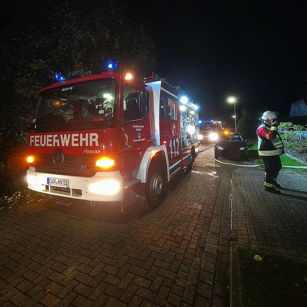 FFW Schiffdorf: Starke Verrauchung im Wohnzimmer: Angenommener Schornsteinbrand endet glimpflich