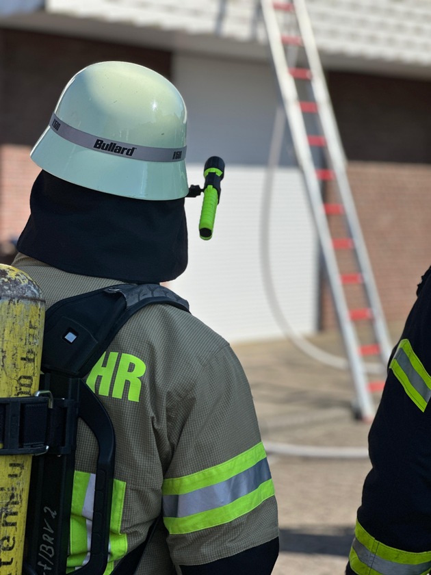FW-ROW: Einsatz &quot;F3 - brennt Dachstuhl&quot; am 1. Mai