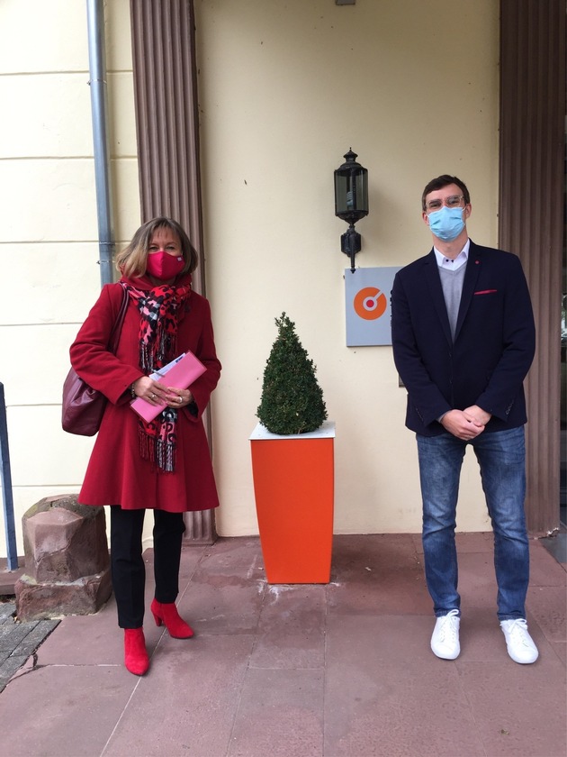 Pressemeldung Schön Klinik: SPD-Politikerin Dilcher zu Besuch in Bad Arolsen