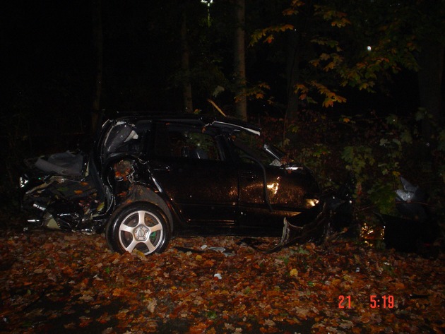 POL-HI: Alkoholisierter PKW-Fahrer bei Unfall schwer verletzt; Nachtrag zur Meldung vom 21.10.2007, 05.11 Uhr