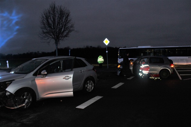 POL-NI: Verkehrsunfall zwischen zwei Pkw auf der Ortsumgehung Steyerberg