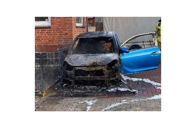 POL-STD: Unbekannte entwenden Opel in Freiburg, Opel in Stade in Brand geraten, Lupo-Fahrer unter Alkohol am Steuer erwischt