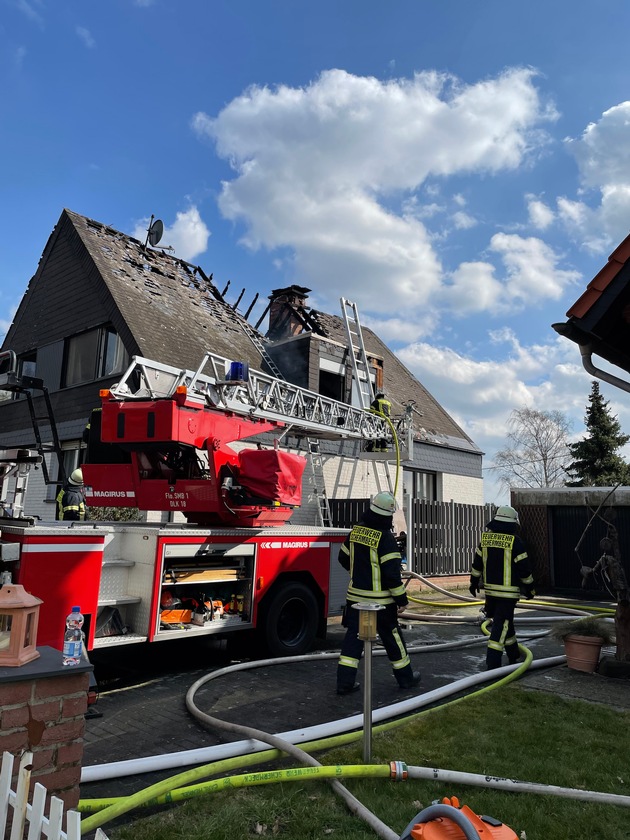 FW-Schermbeck: Dachstuhlbrand in Uefte