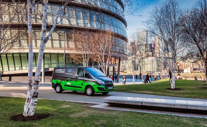 Ford stellt Testflotte von 20 Ford Transit Custom Plug-in-Hybrid-Fahrzeugen