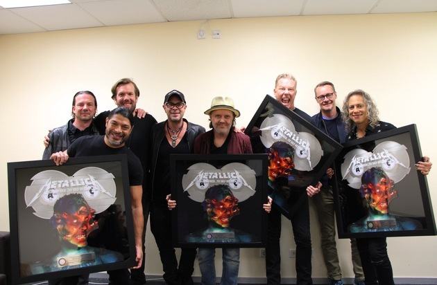 Universal International Division: Metallica mit Doppelplatin für "Hardwired...To Self-Destruct" ausgezeichnet / Umjubelter Tourstart in Köln