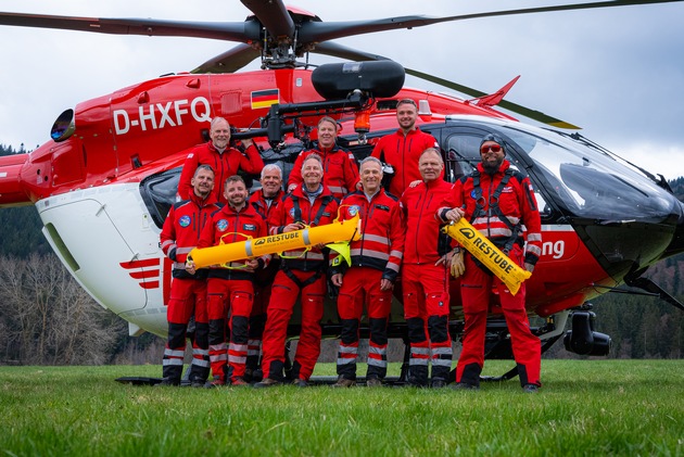 DRF Luftrettung setzt auf Restube® / Lebensrettende Rettungsboje für Wassernotfälle