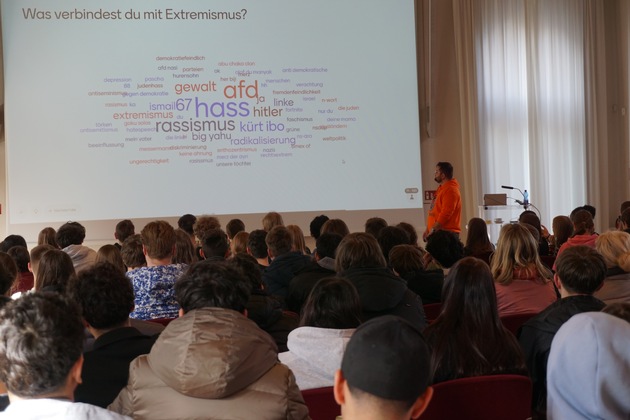 POL-CE: Gemeinsame Veranstaltung "Extremismus auf TikTok &amp; Co"