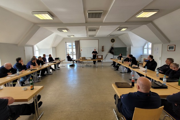 FW-OE: Hochwasser - Fortbildung für Führungskräfte der Feuerwehr Lennestadt